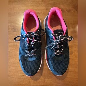 Vionic “Tokyo” Sneaker.  Women’s 9W. Very good condition